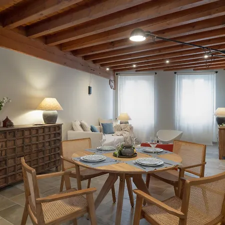 Cosy Renovated Flat In The Center דירה